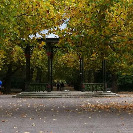 Chelsea: Exceptional 1Br W/Views Of The River Thames & Battersea Park Appartamento Londra Esterno foto