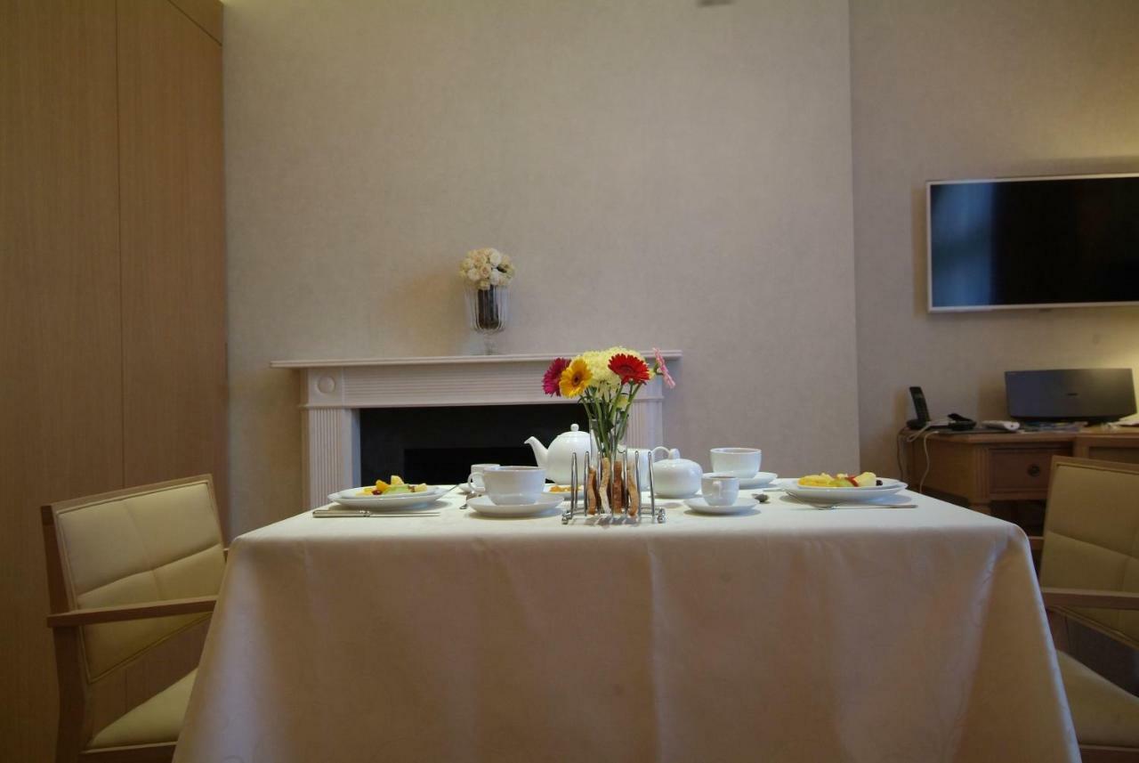 Chelsea: Exceptional 1Br W/Views Of The River Thames & Battersea Park Appartamento Londra Esterno foto